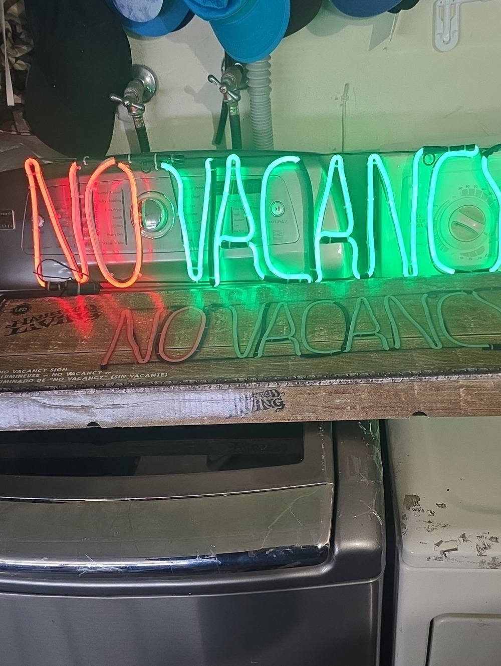 No Vacancy Neon Sign - Red and Green LED Holiday Decor